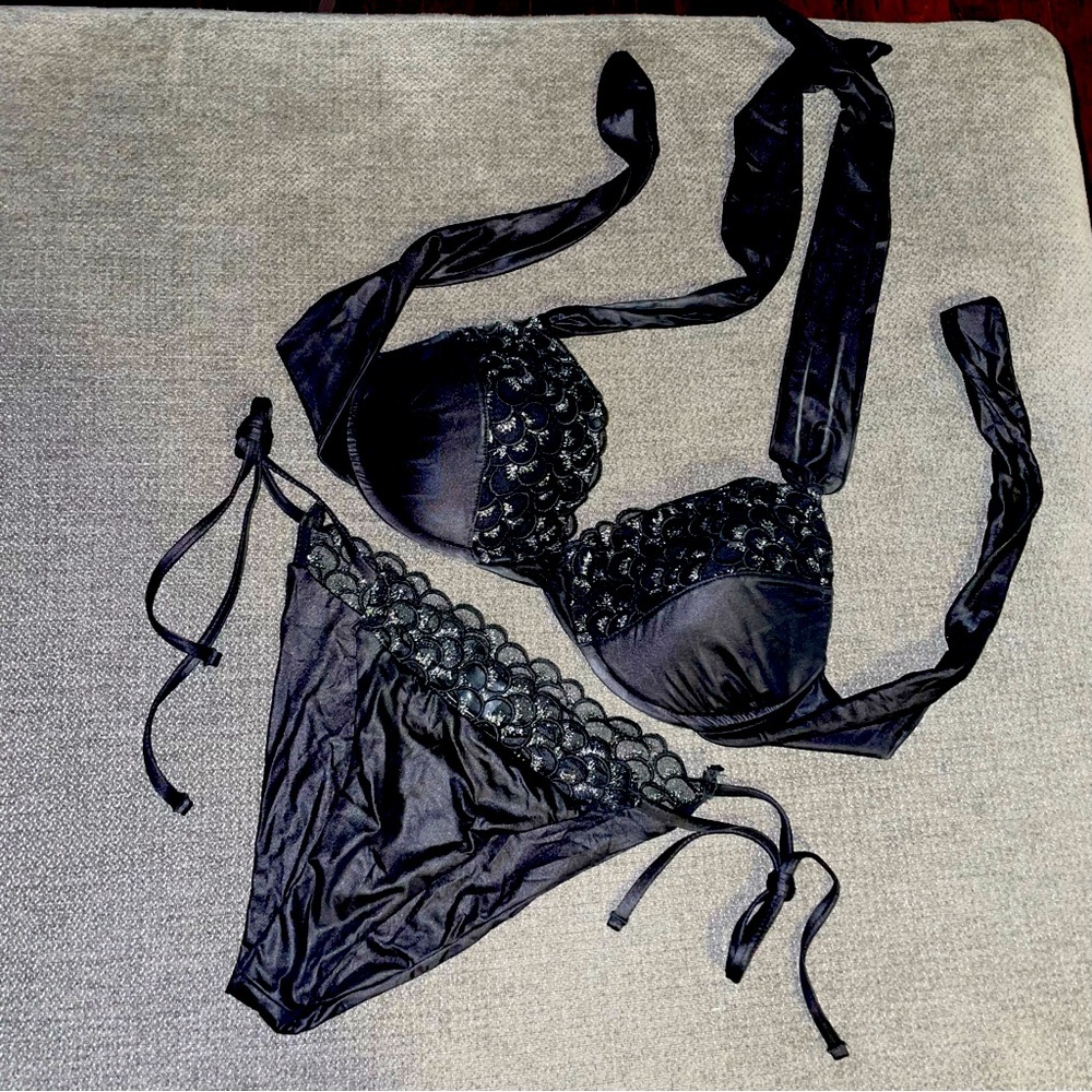 BEACH BUNNY Lace Padded Black Bikini - Large
